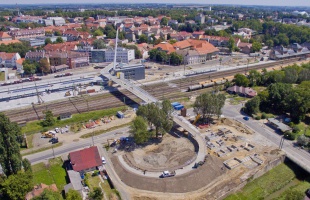 Így néz ki az új gyalogos felüljáró donneri oldala - videó