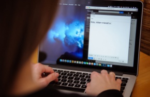 57 vevőt vert át az internetes hirdetéseivel a csaló, 7 millió forintos kárt okozott
