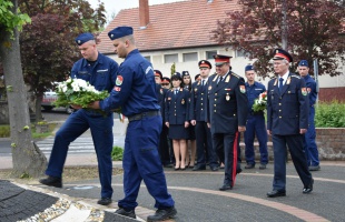Főhajtás a hősies bátorság jelképe előtt