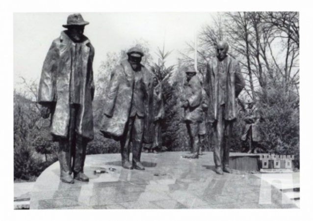 35 éve távolították el a Lenin-szoborcsoportot