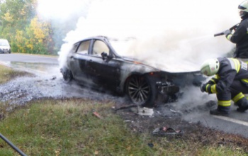 Kigyulladt egy autó az M7-es autópályán