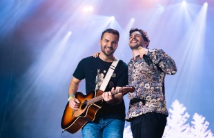 Kapu Tibor gitárszólózott a Bagossy Brothers Company Budapest Parkos koncertjén