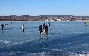Megvastagodott a Balaton jege, de továbbra is komoly veszélyeket rejt