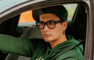 Romániában letiltanák a kezdő sofőröket a nagy teljesítményű autókról