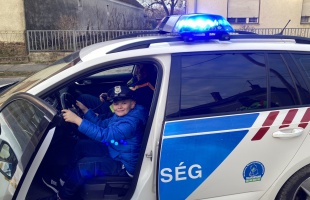 Megható ajándékot kapott a rendőröktől egy 10 éves somogyi kisfiú