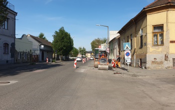 Ma elkezdődik a Baross Gábor utca aszfaltozása