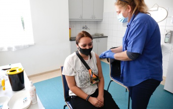 Jövő héten indul a tömeges oltás - Online is lehet már időpontot foglalni