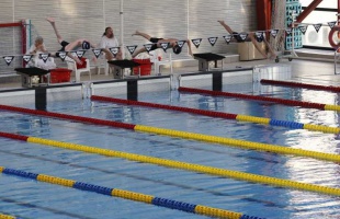 Tartják a jó formát a sportiskolás úszók