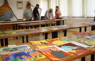 Ceruzaforgatók, rímfaragók, meseírók figyelem!