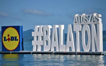 Hivatalos! Vasárnap tartják meg a Balaton-átúszást