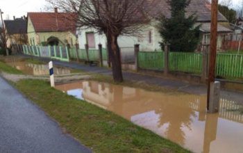 Annyi eső esett, hogy felteltek a vízelvezetők Bolhón