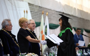 Diplomaosztó és rektori staféta-átadás az egyetemen