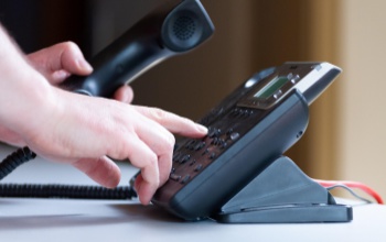 Telefonos csalásra figyelmeztet a Nemzeti Népegészségügyi és Gyógyszerészeti Központ