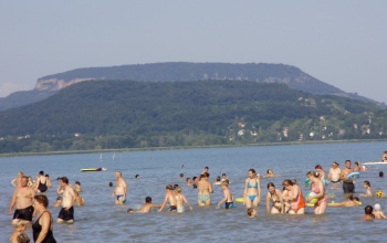Idén is nyugodtan pancsolhatunk a Balatonban