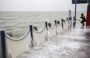 Jég borítja a balatongyöröki mólót