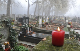 Több mint ezer éve emlékezünk meg elhunyt szeretteinkről