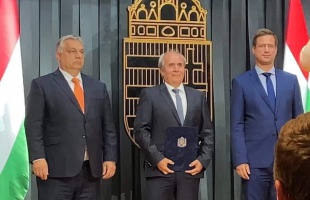 Letette a kormánymegbízotti esküt dr. Neszményi Zsolt