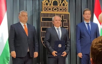 Letette a kormánymegbízotti esküt dr. Neszményi Zsolt