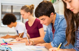 Így számolják a pontokat a középiskolai felvételin 2026-ban