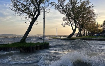 A Balaton több partján is várják a csobbanni vágyókat