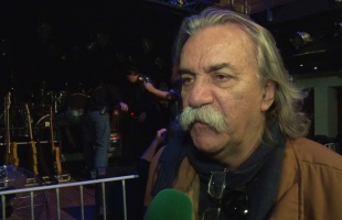 Schuster a Kaptafával vág oda a rockszakmának