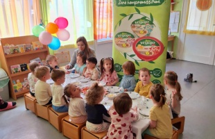 Sajtimádó bölcsisek