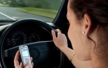 Ne diktálj üzenetet a telefonodnak vezetés közben!