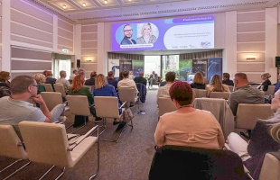 A klasszikus interjútól a mesterséges intelligenciáig – rádiós konferencián jártunk