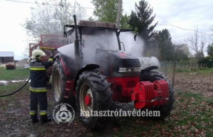 Traktortűzhöz vonultak a tűzoltók