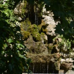 Vízesés a Színház parkban