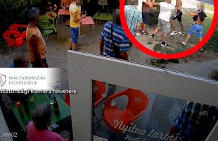 A kocsma előtt, ittas állapotban verekedett a vendégekkel egy fiatal férfi - VIDEÓ