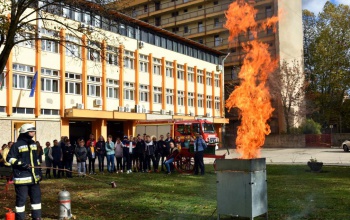 Rendhagyó kémiaóra a tűzoltóságon