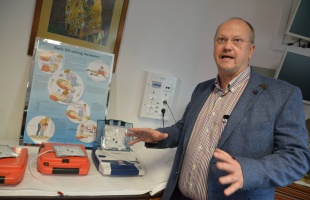 Modern defibrillátorokkal gazdagodott a Kaposvári Kistérségi Polgárőr Egyesület