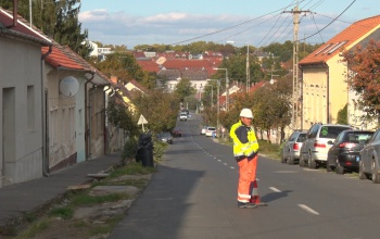 A Bartók Béla utcában zajló aszfaltozás miatt módosított útvonalon közlekednek a buszok