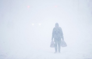 Szakadó hóesésben gyalogolt a kisfiú, az igali rendőrök vitték haza