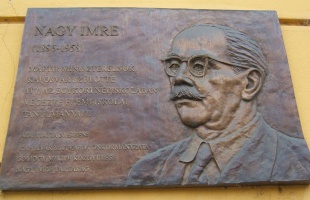 Húszéves Nagy Imre emléktáblája az Anna-iskola falán