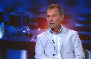 Szlávik arra figyelmeztet, hogy a fertőzésen átesés nem ad olyan védelmet, mint az oltás