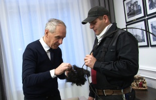 Szerencsét vittek a kéményseprők a Városházára