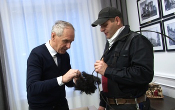 Szerencsét vittek a kéményseprők a Városházára