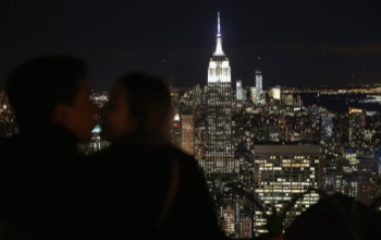 Felkapcsolták az új World Trade Center díszkivilágítását