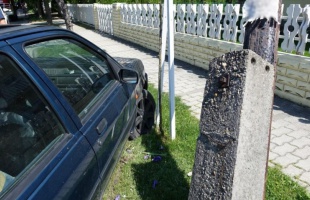 Villanyoszlopnak ütközött egy ittas sofőr Siófokon