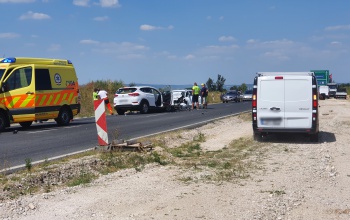 Hármas karambol történt a 67-es főúton, az M7-es felhajtója közelében