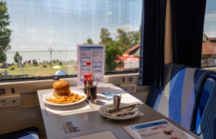 Nagy sláger volt idén a Balatonra vonatozni
