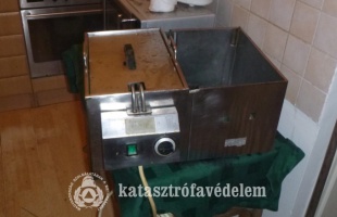 Meggyulladt az olaj az olajsütőben egy siófoki házban