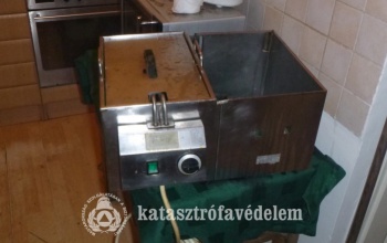 Meggyulladt az olaj az olajsütőben egy siófoki házban