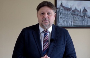 Gelencsér Attila: fokozatosan és felelősségteljesen enyhíthetünk