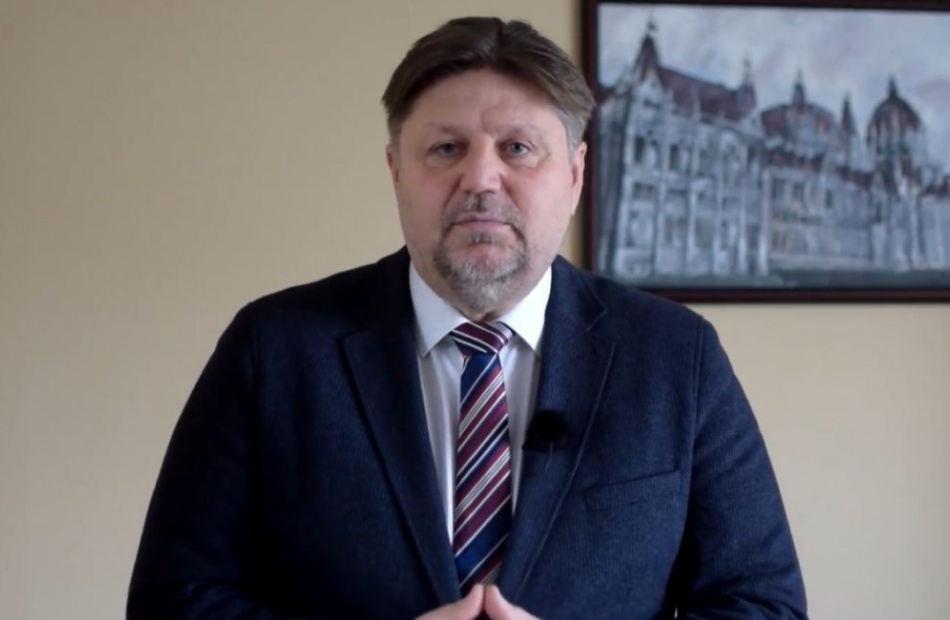 Gelencsér Attila: fokozatosan és felelősségteljesen enyhíthetünk