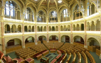 Négynapos üléssel folytatja munkáját a parlament