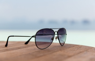 Pilóta napszemüveg – klasszikus forma és modern elegancia a Miu Miu stílusában