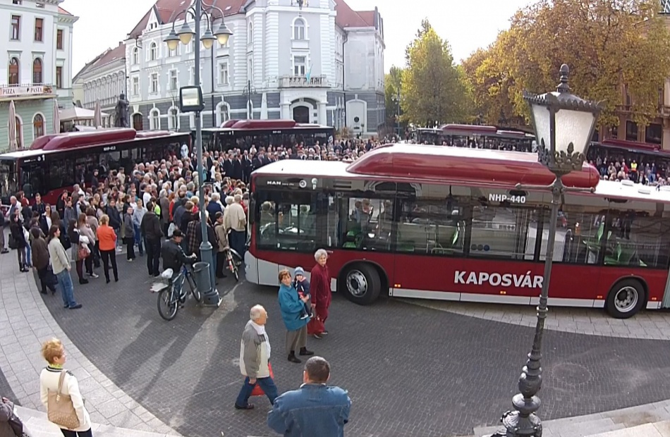 A Kossuth téren mutatkozott be a buszflotta